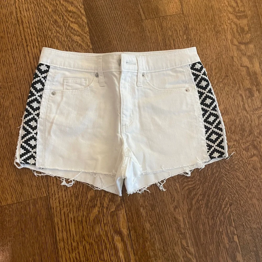 Universal Thread Denim shorts Size 26R/2 White with B & W Details - Picture 1 of 5